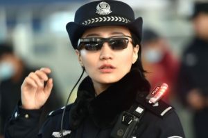 Китайская полиция расширила программу по использованию солнцезащитных очков для распознавания лиц»